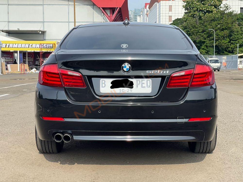 Mobil BMW 5 Series 2013