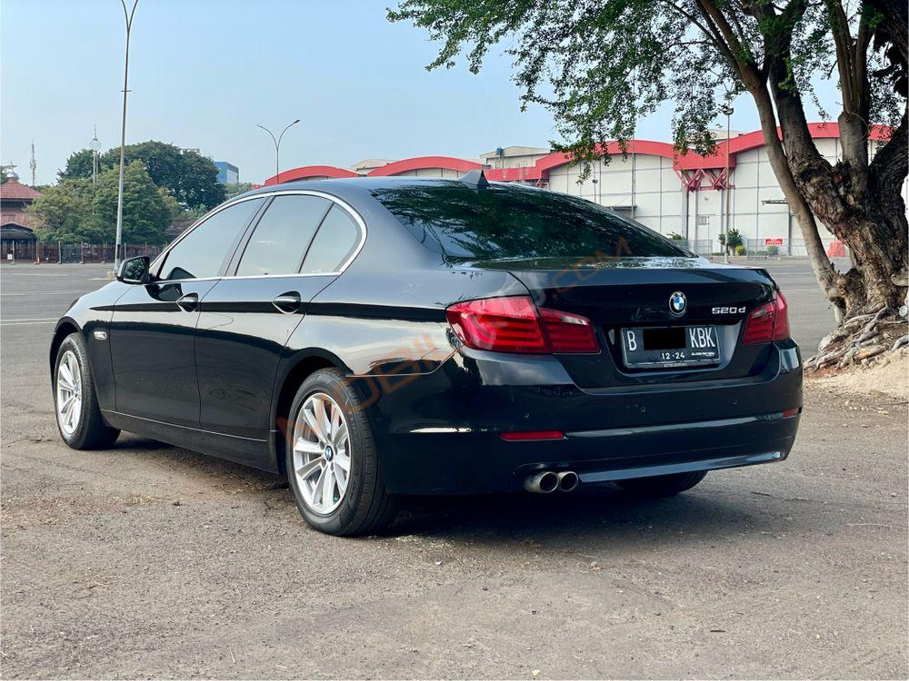 Mobil BMW 5 Series 2013