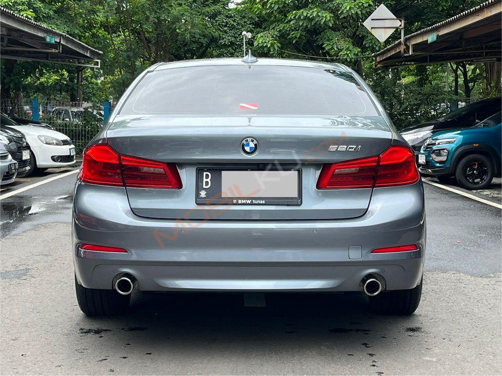Mobil BMW 5 Series 2020