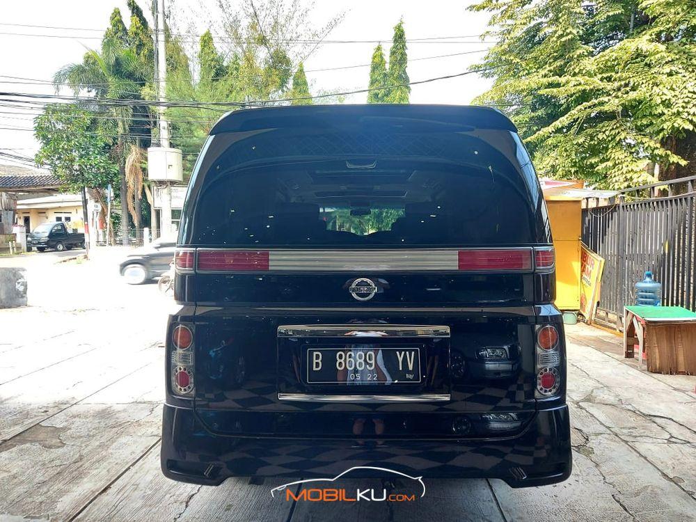 Mobil Nissan Elgrand 2007