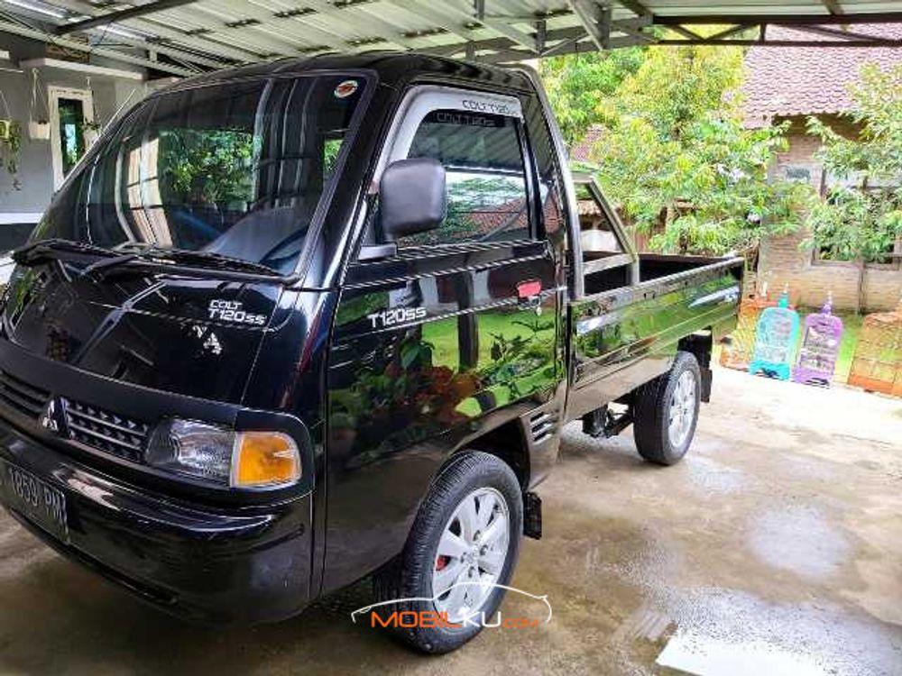 Mobil Mitsubishi Colt 2018