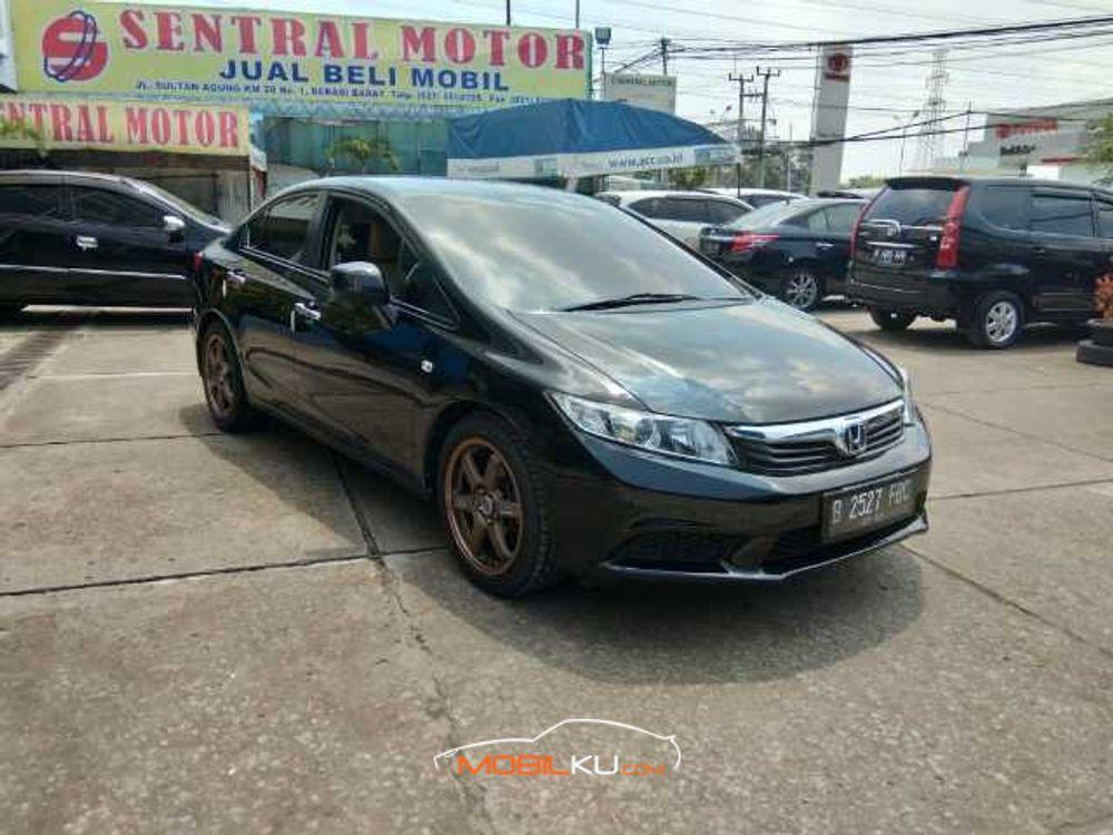 Mobil Honda Civic Sedan 2013