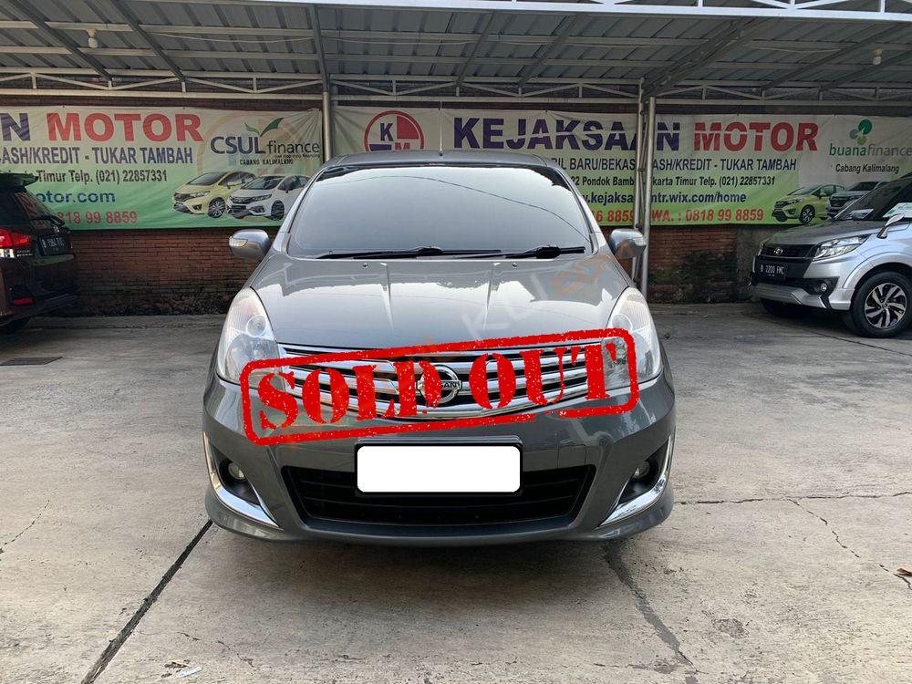 Mobil Nissan Livina 2012