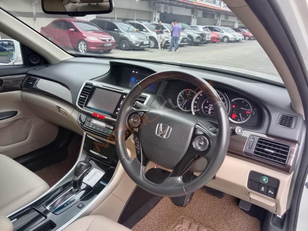 Mobil Honda Accord 2017