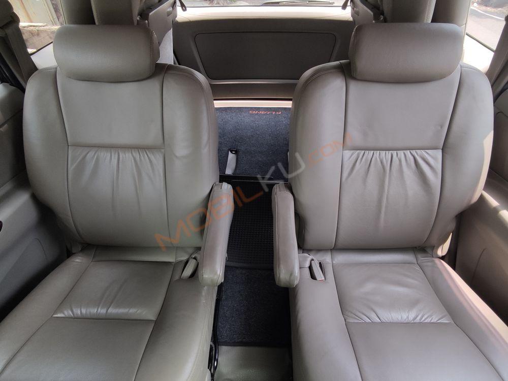 Mobil Toyota Kijang Innova 2012