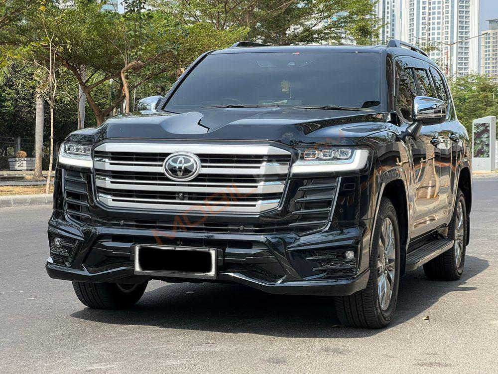 Mobil Toyota Land Cruiser 2023