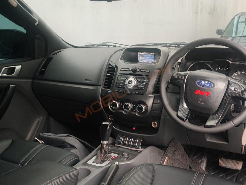 Mobil Ford Ranger 2014