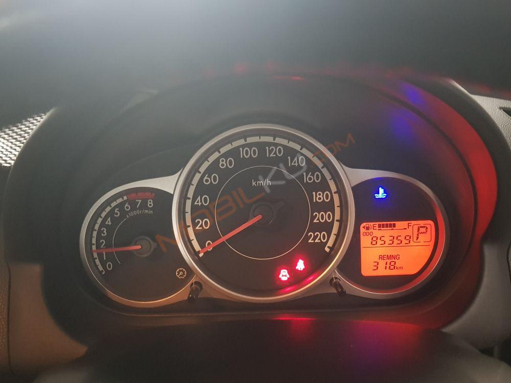Mobil Mazda 2 Hatchback 2013