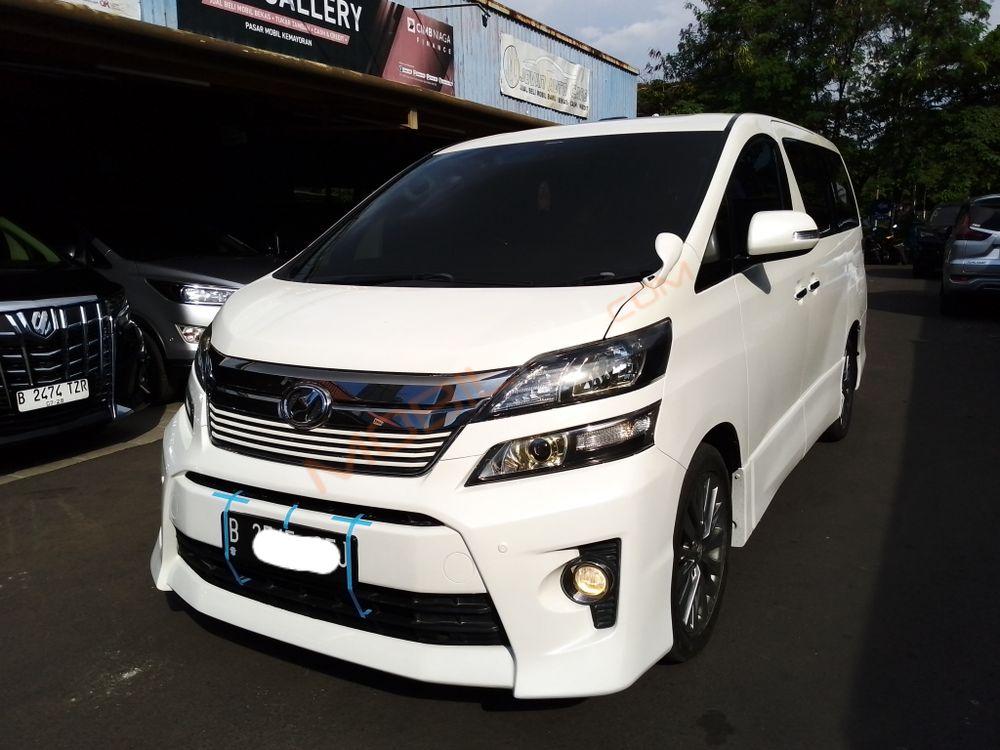 Mobil Toyota Vellfire 2014