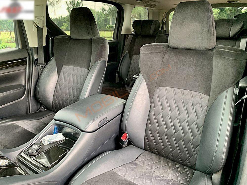 Mobil Toyota Alphard 2015