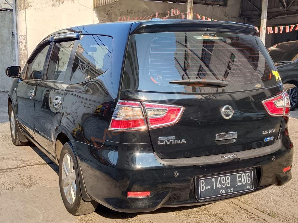 Mobil Nissan Livina 2015