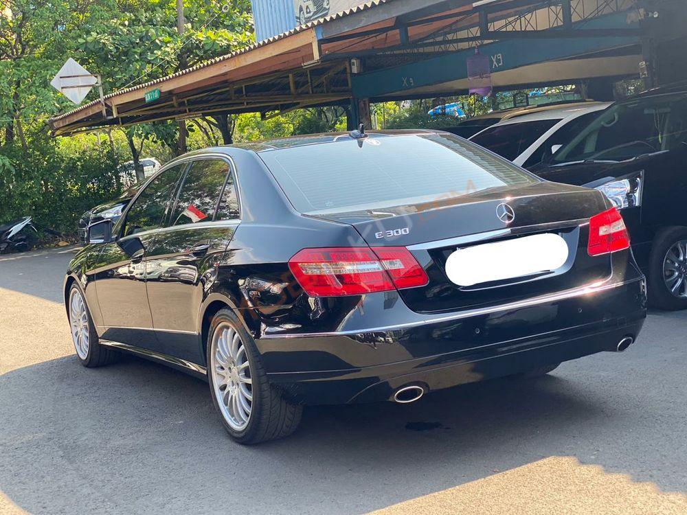 Mobil Mercedes-Benz E-Class 2011