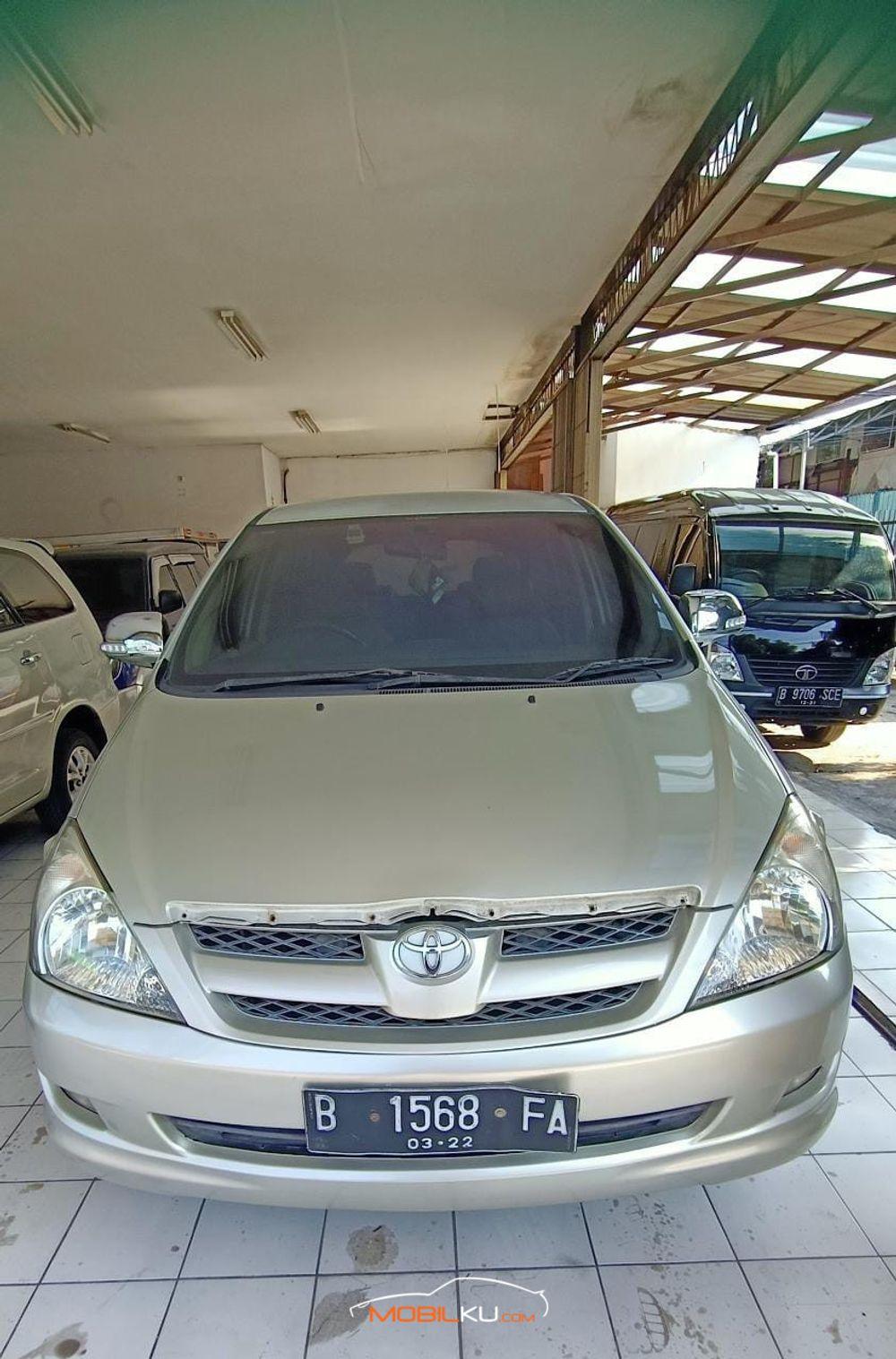 Mobil Toyota Kijang Innova 2007