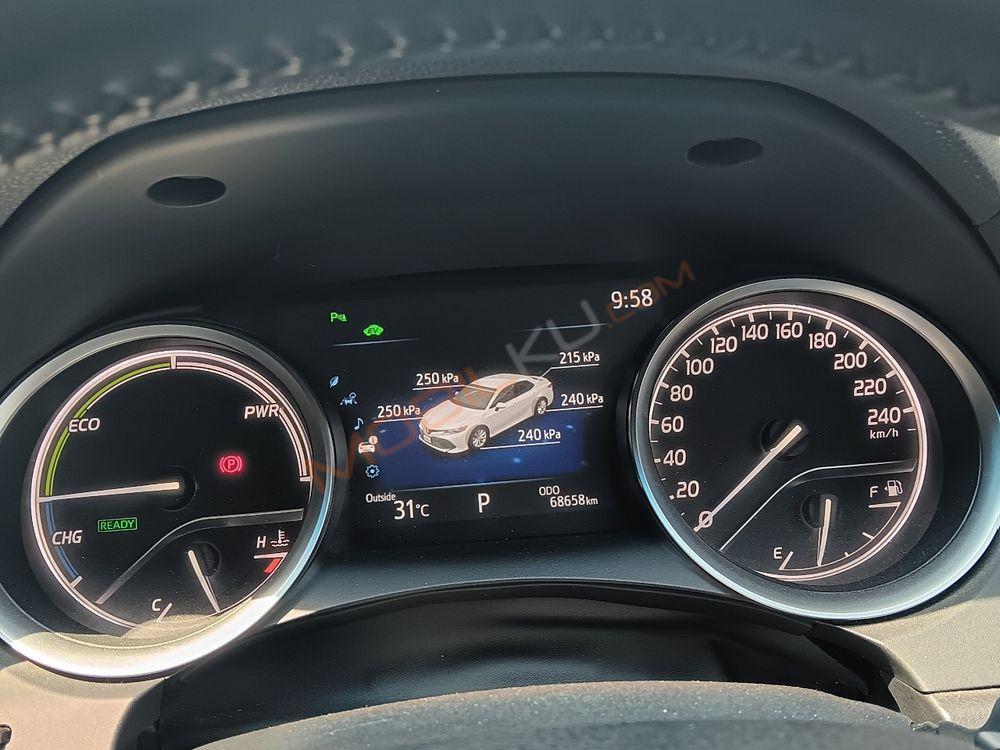 Mobil Toyota Camry 2020