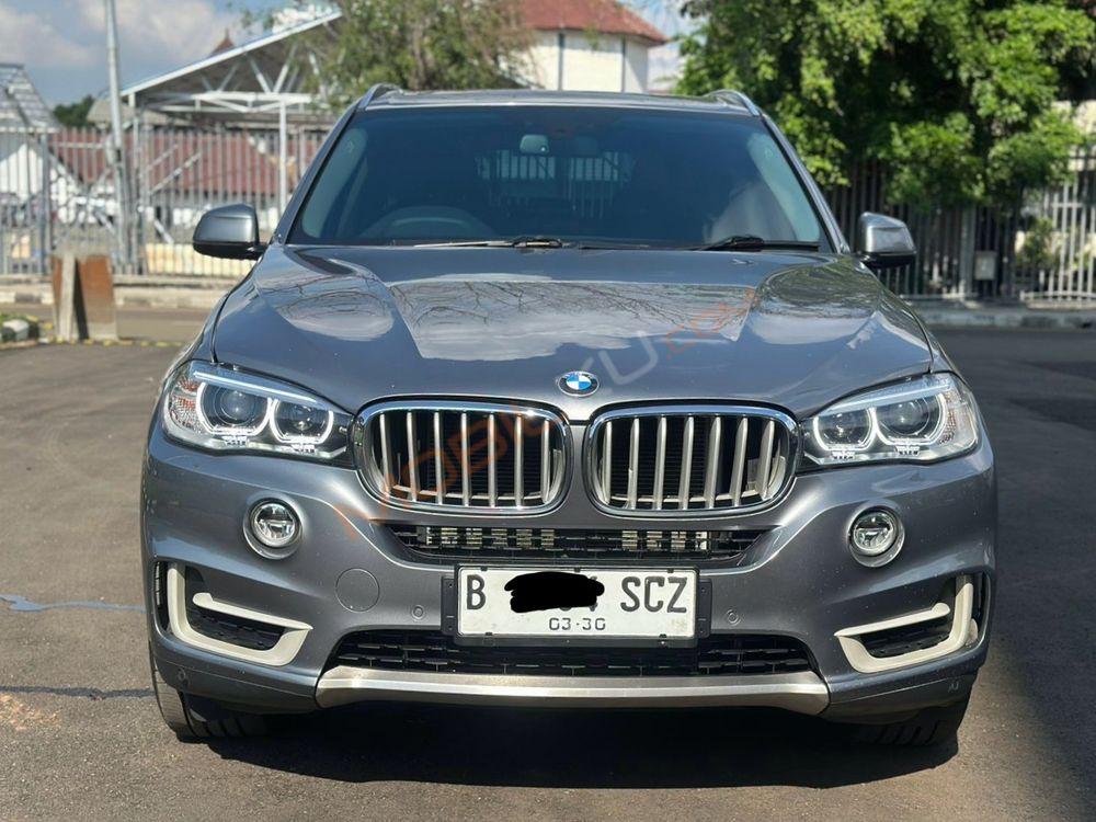 Mobil BMW X5 2015