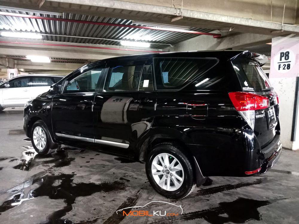 Mobil Toyota Kijang Innova 2018