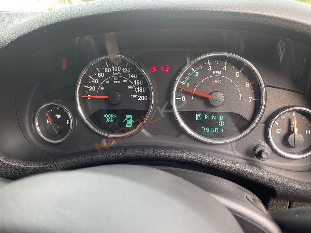 Mobil Jeep Wrangler 2011