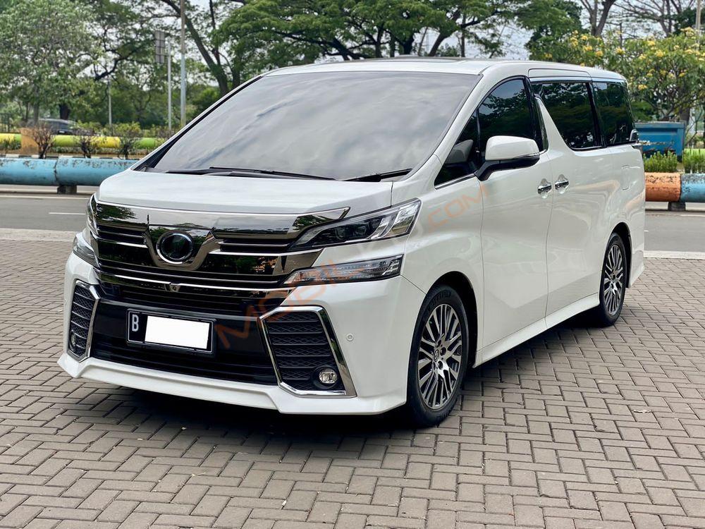 Mobil Toyota Vellfire 2015