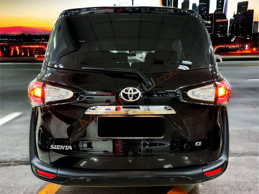 Mobil Toyota Sienta 2016