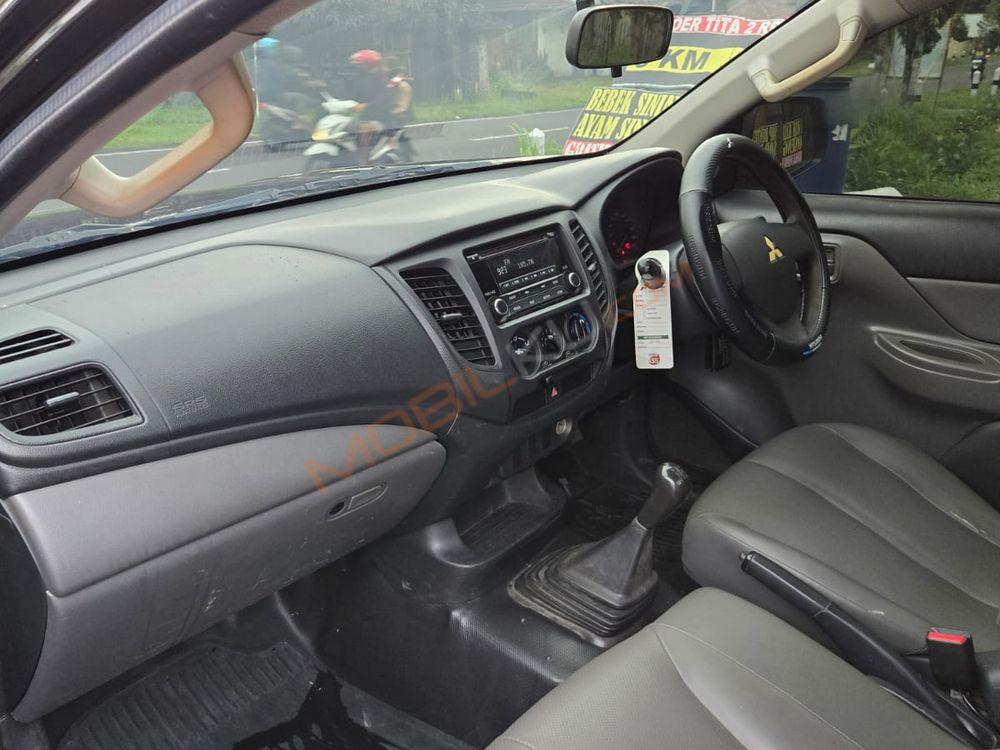 Mobil Mitsubishi Triton 2017