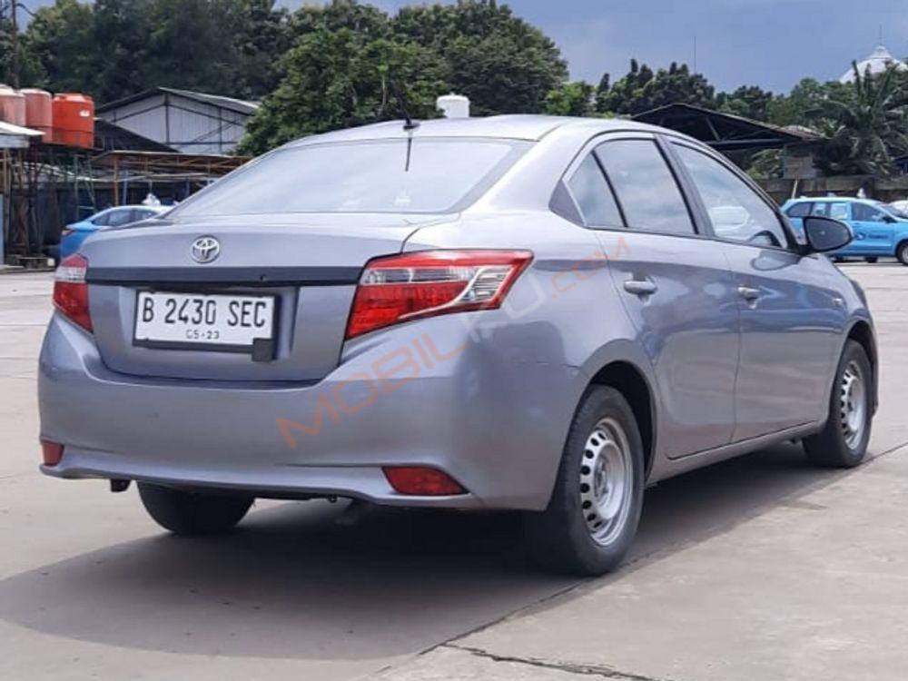 Mobil Toyota Limo 2014