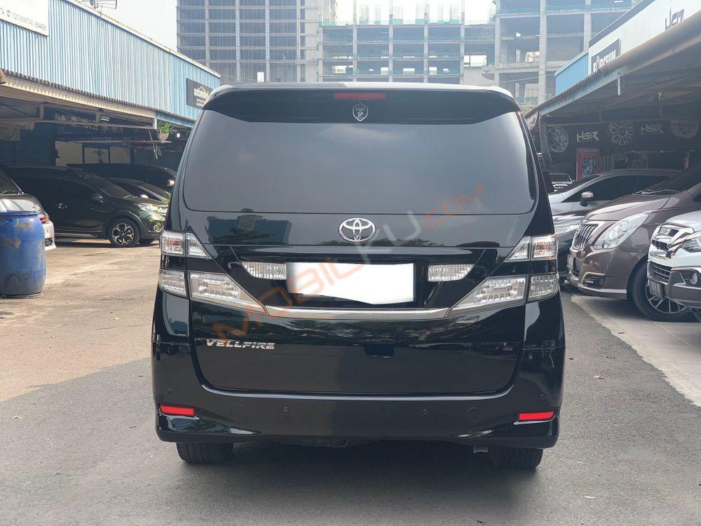 Mobil Toyota Vellfire 2010