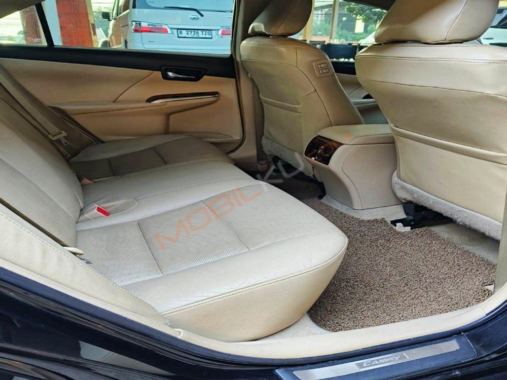 Mobil Toyota Camry 2013