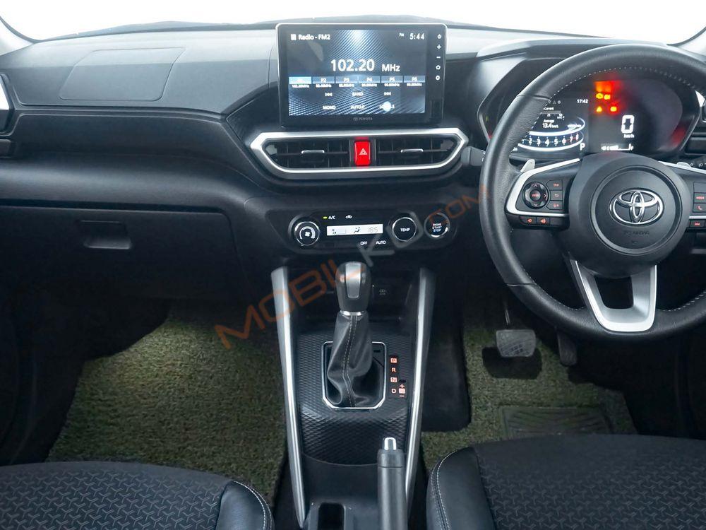 Mobil Toyota Raize 2021