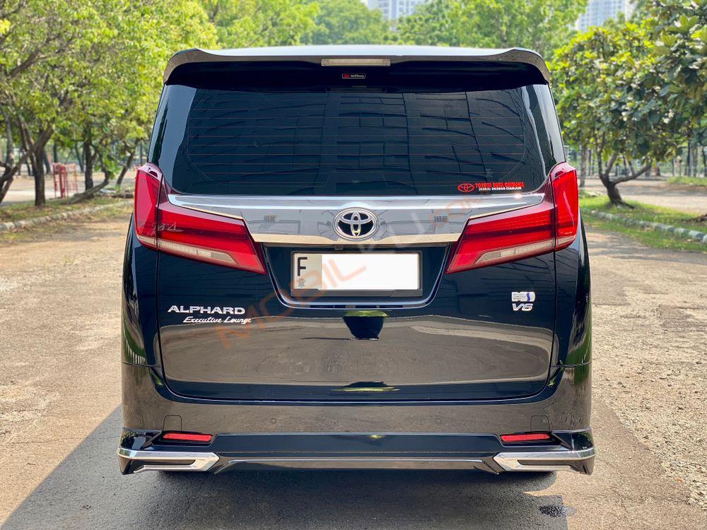 Mobil Toyota Alphard 2023