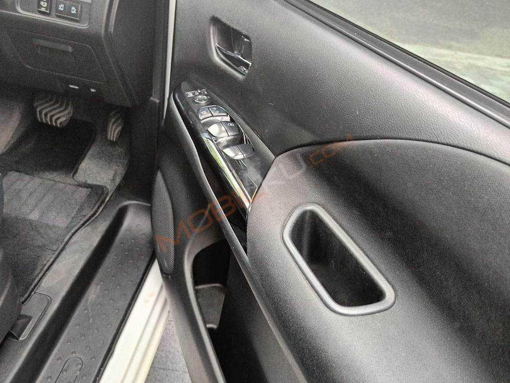 Mobil Nissan Serena 2019