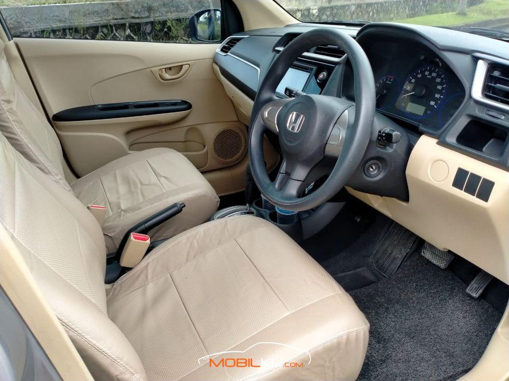 Mobil Honda Mobilio 2016