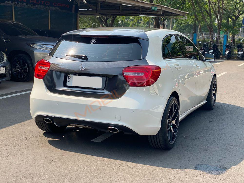Mobil Mercedes-Benz A-Class 2013