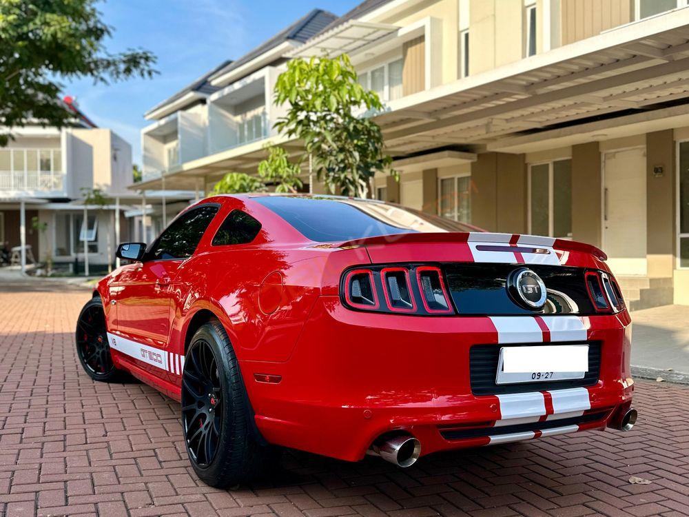 Mobil Ford Mustang 2013