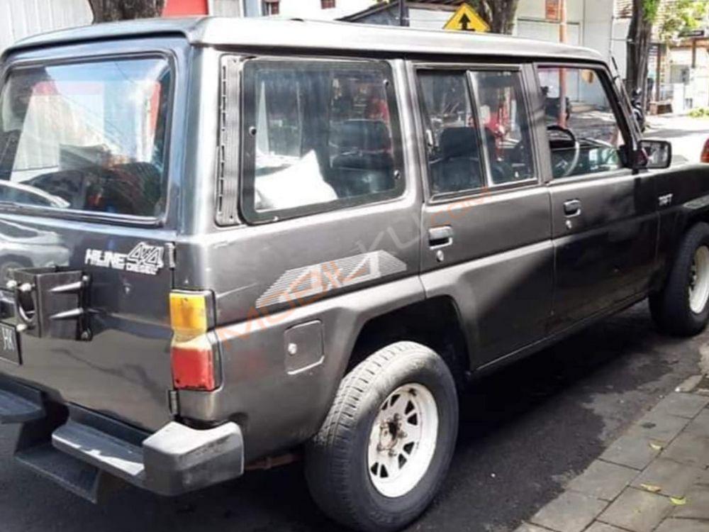 Mobil Daihatsu Taft 1995