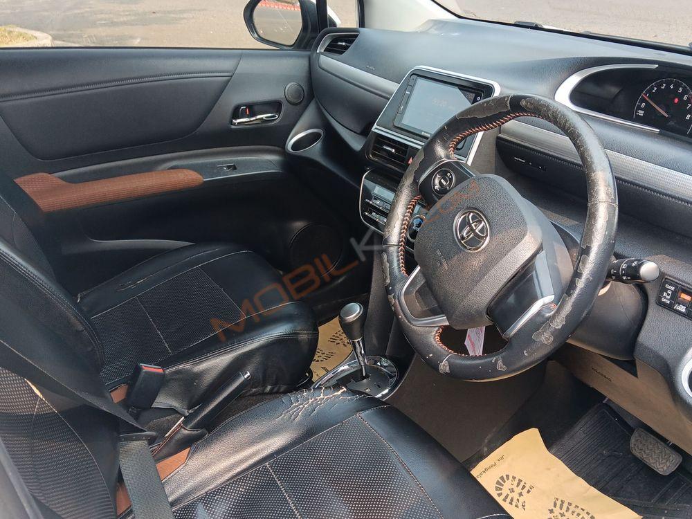 Mobil Toyota Sienta 2018