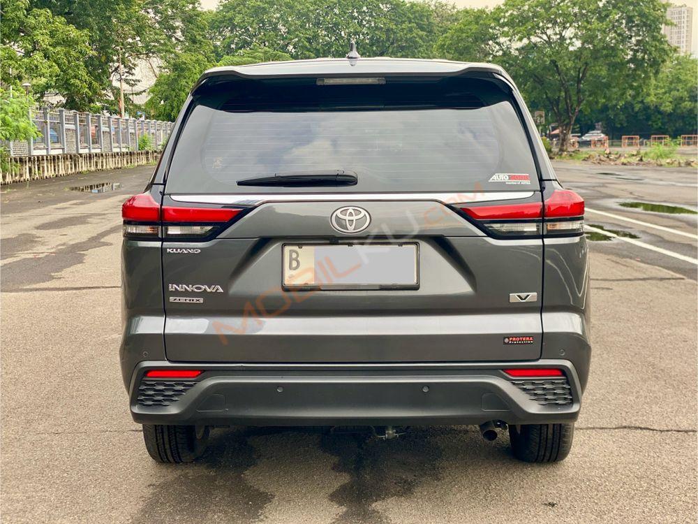 Mobil Toyota Kijang Innova 2024