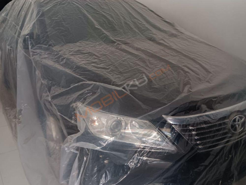 Mobil Toyota Camry 2014