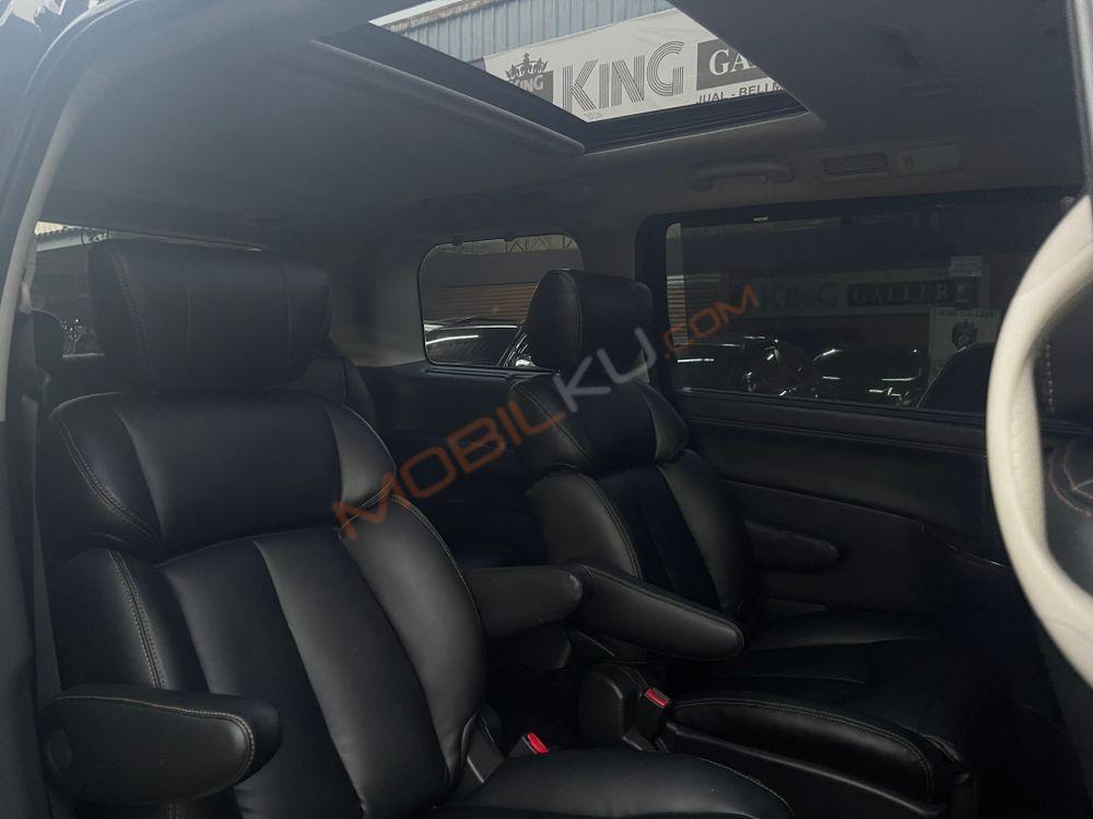 Mobil Nissan Elgrand 2011