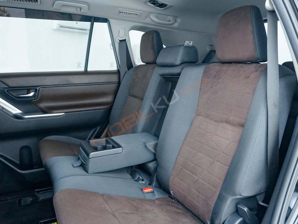 Mobil Toyota Kijang Innova 2023