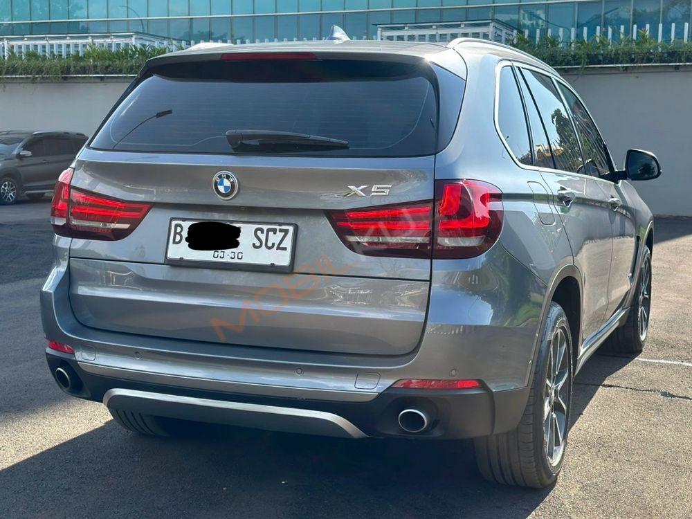 Mobil BMW X5 2015