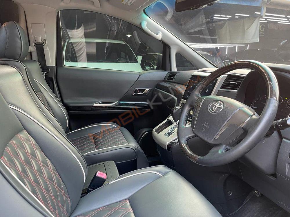 Mobil Toyota Vellfire 2013