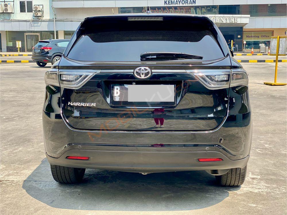 Mobil Toyota Harrier 2015