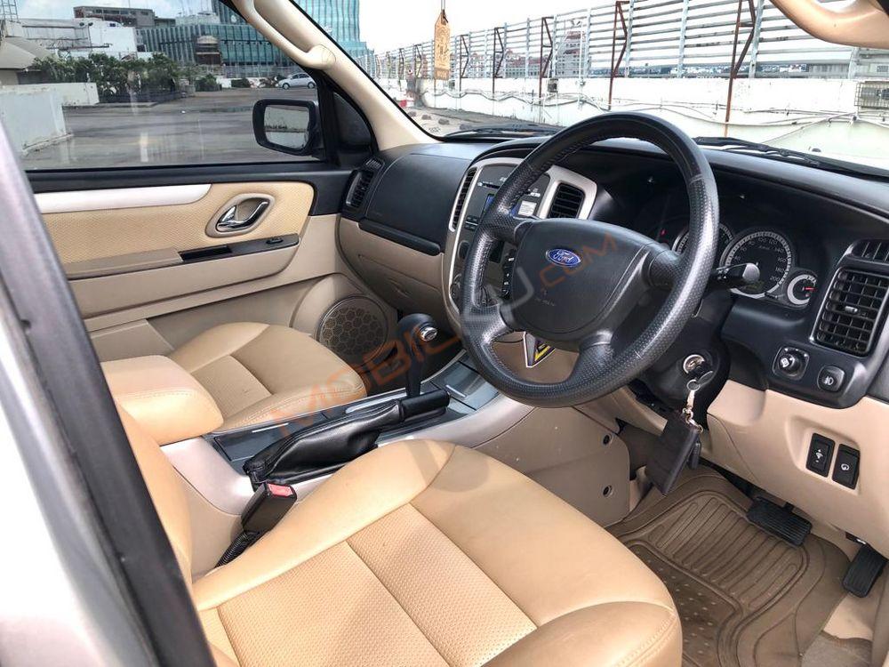 Mobil Ford Escape 2011