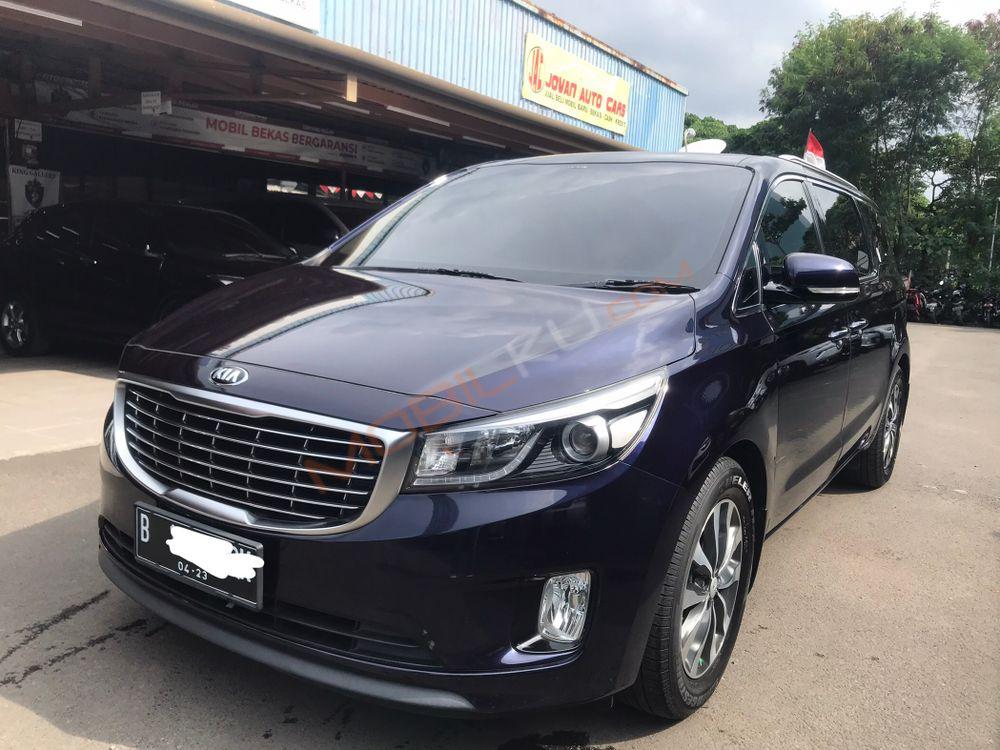 Mobil Kia Sedona 2017
