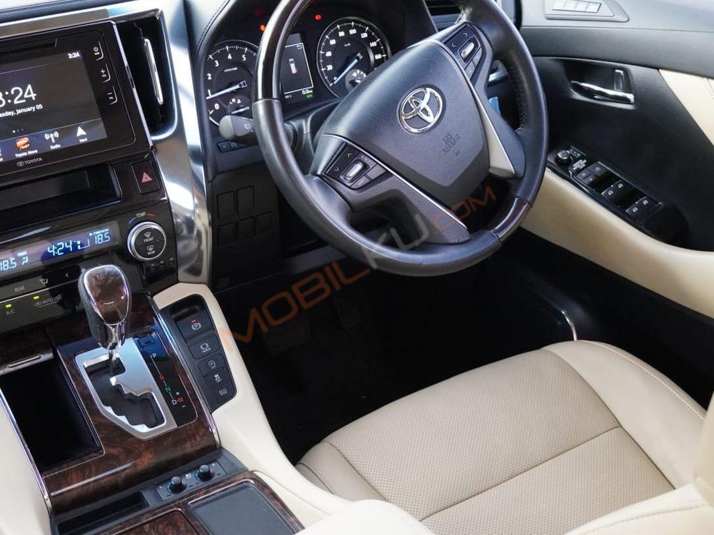 Mobil Toyota Alphard 2019