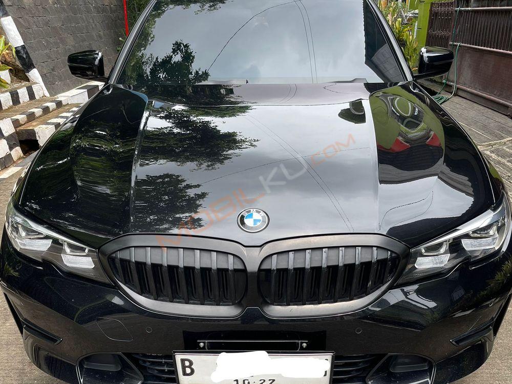 Mobil BMW 3 Series 2022