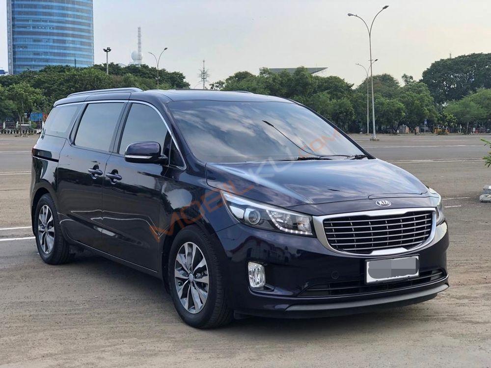 Mobil Kia Sedona 2017