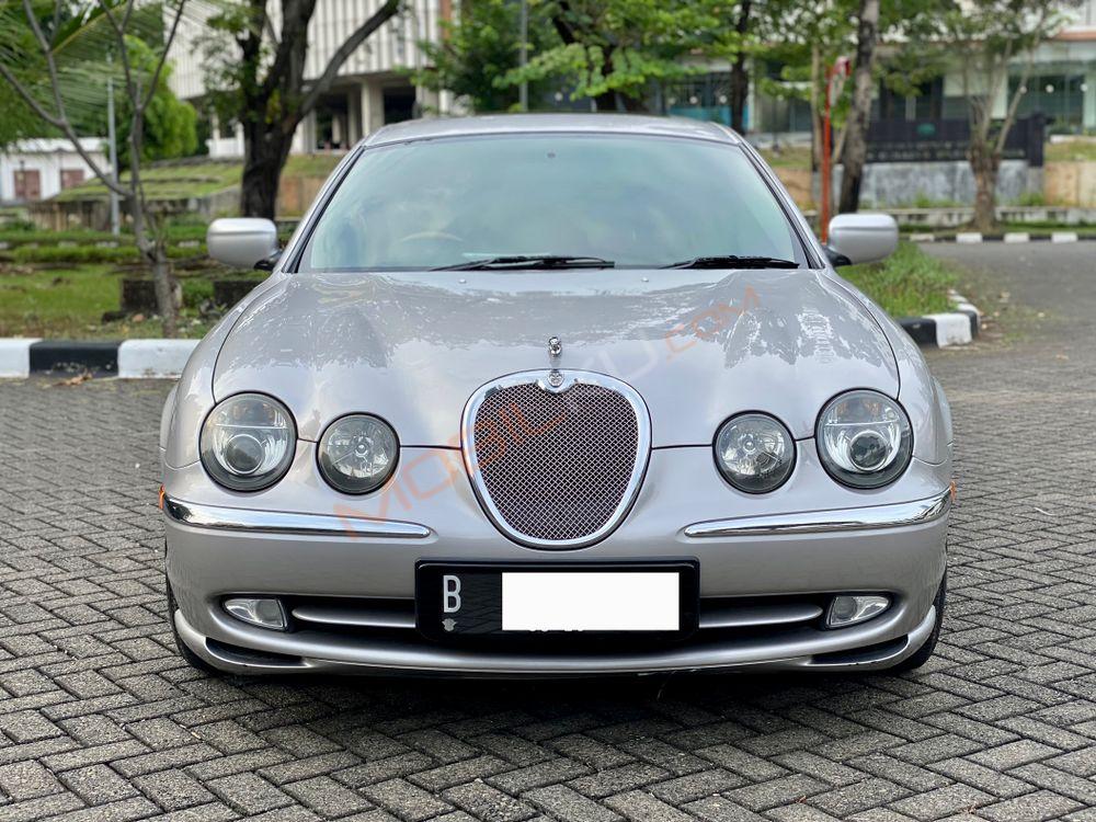 Mobil Jaguar S-Type 2001