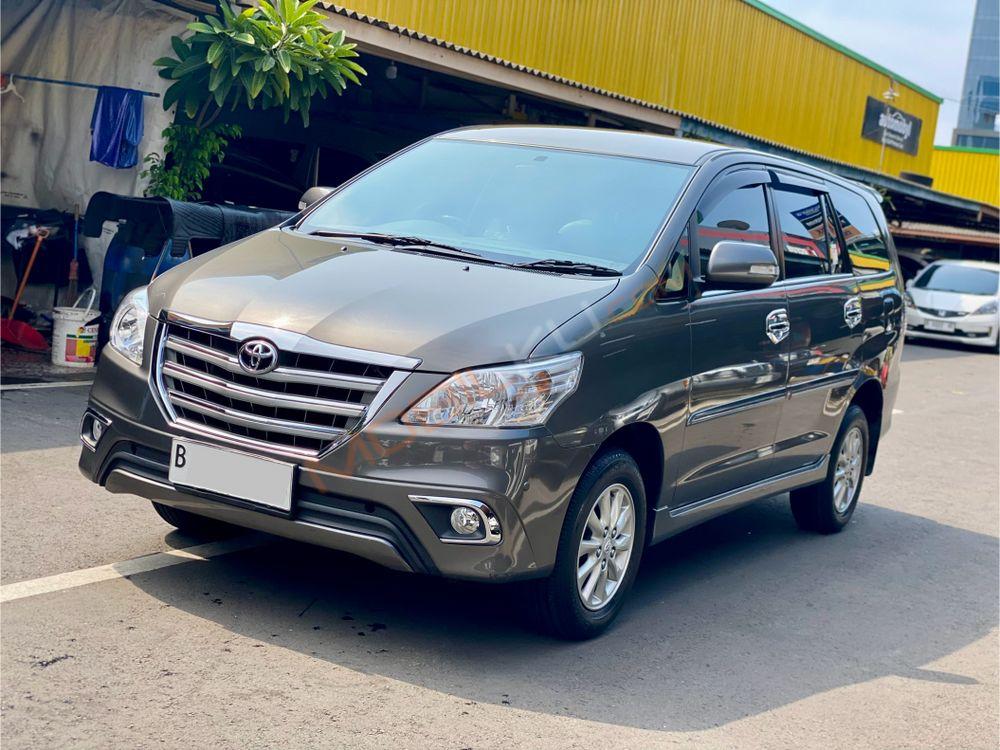 Mobil Toyota Kijang Innova 2014