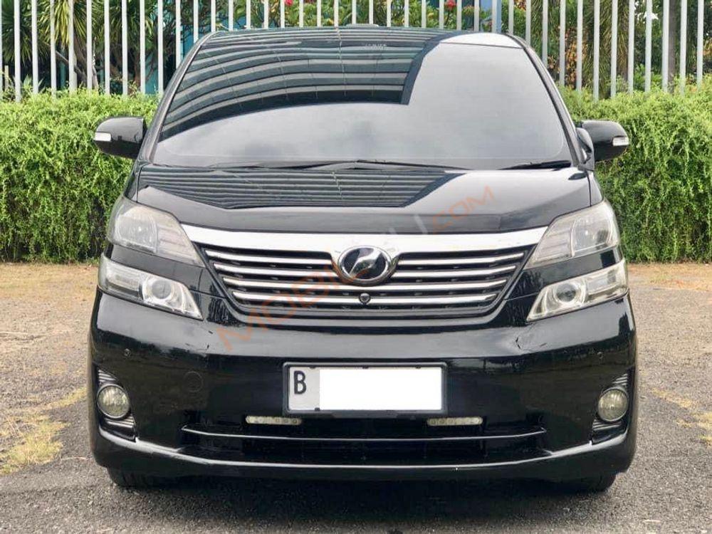 Mobil Toyota Vellfire 2010